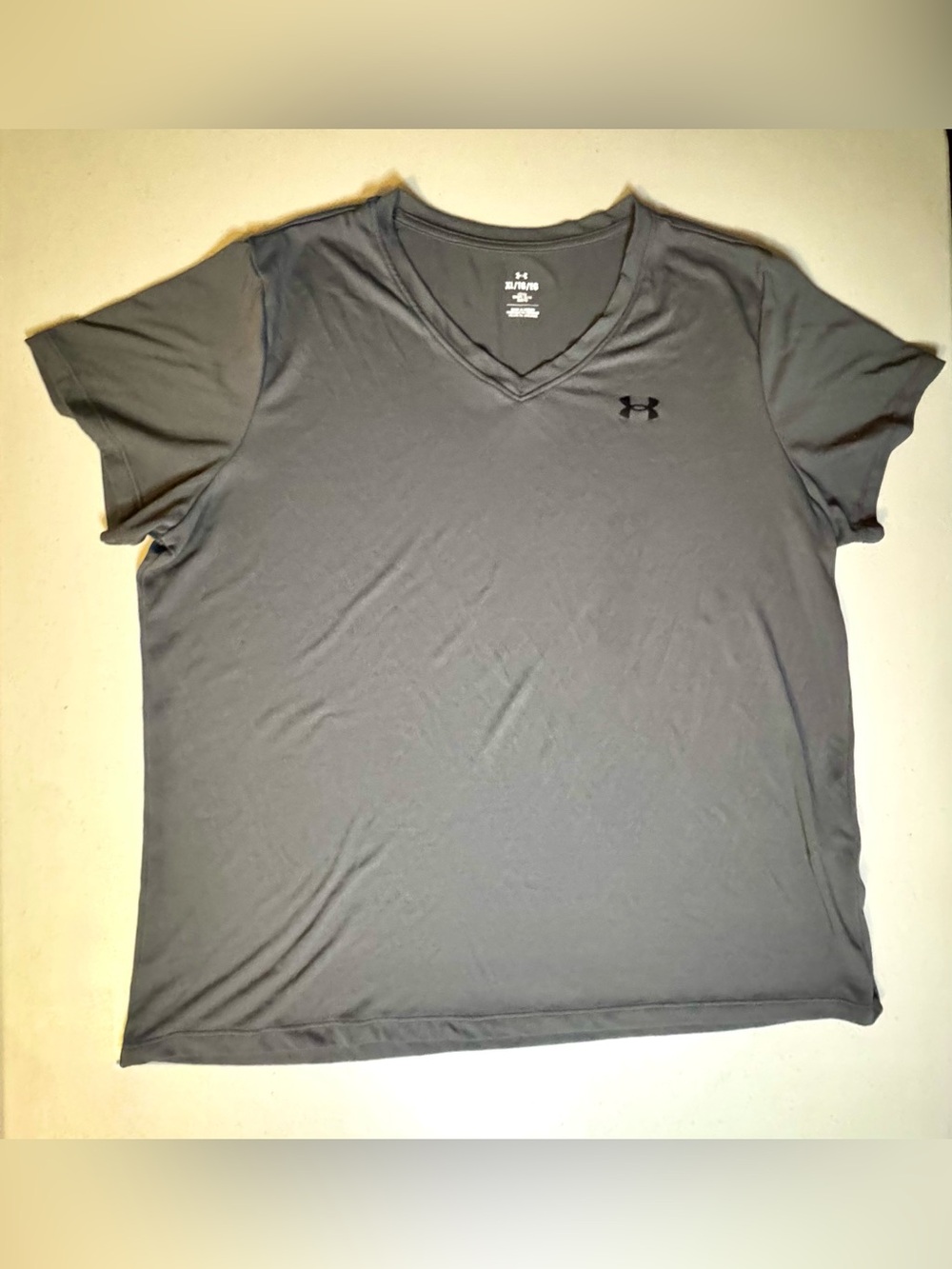 Under Armour XL Men’s Gray V-Neck Athletic Tee with front and back small logos